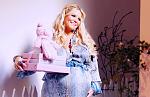 Click image for larger version

Name:	Jessica Simpson still pregnant.jpg
Views:	800
Size:	42.5 KB
ID:	101006